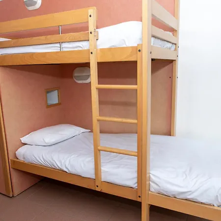 Hostel Hi Nîmes
